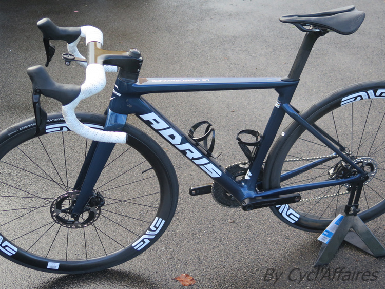 <span class="marque">Adris</span><br>Le Performance – Image 3